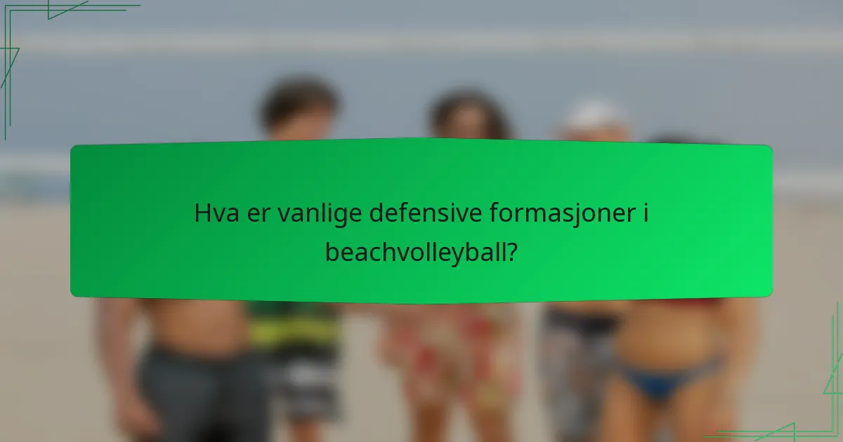 Hva er vanlige defensive formasjoner i beachvolleyball?